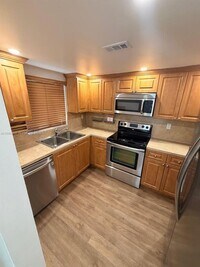 Building Photo - 7101 SW 113th Ct