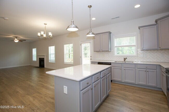 Building Photo - 1170 Camellia Dr