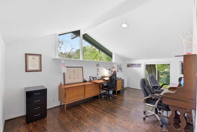 Building Photo - 4603 Ivanhoe St