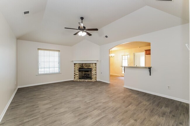 Building Photo - 9425 Darren Cir S