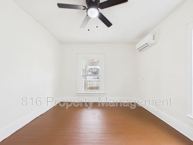 Building Photo - 411 Main St