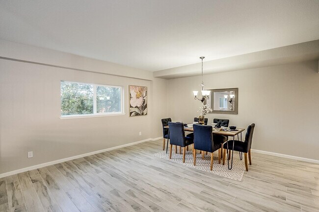 Building Photo - 351 E Thomas Rd