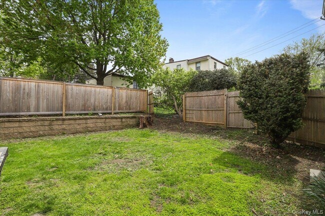 Building Photo - 152 Summerfield St