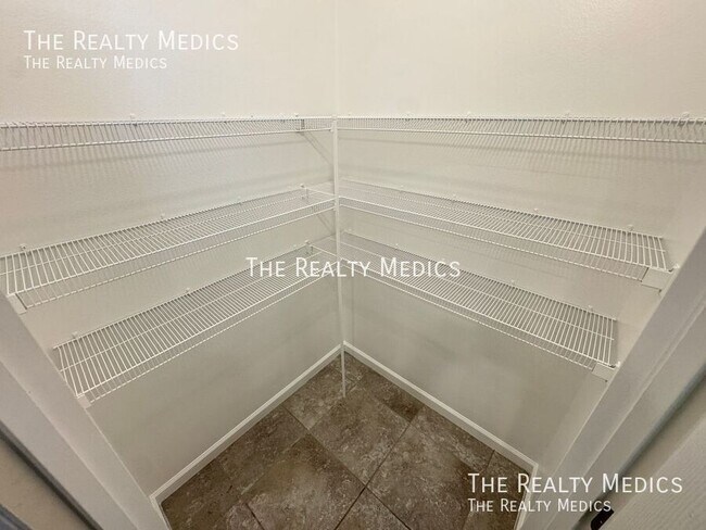 Building Photo - 1028 Salina St SE