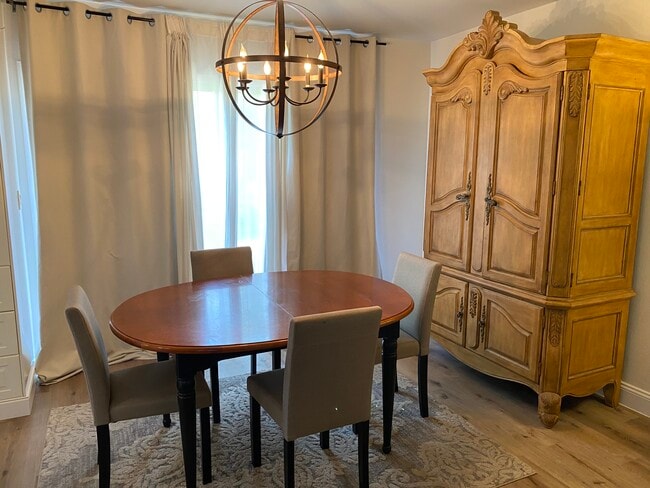 Building Photo - 1781 SE Linpark Ct