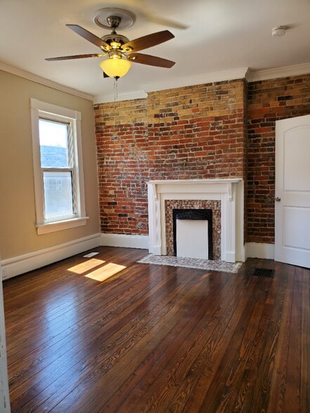 Building Photo - 987 Parsons Ave