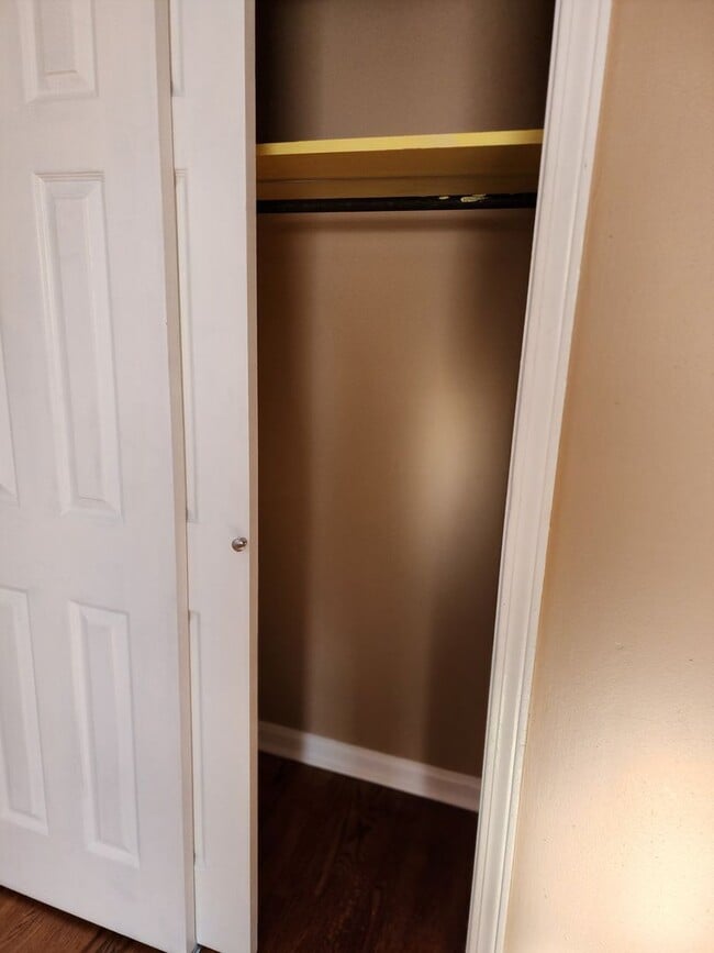 Building Photo - Beautiful 3 Bedroom 2 Bathroom Home