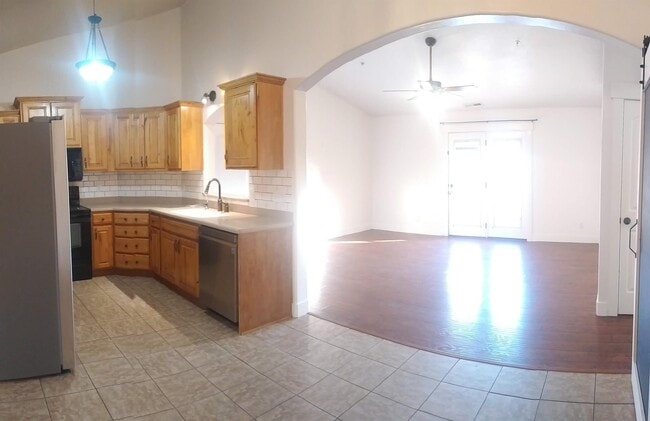 Building Photo - 1045 S 1700 W