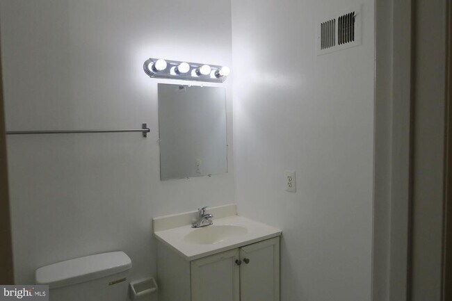 Building Photo - 3514 Cranmer Mews