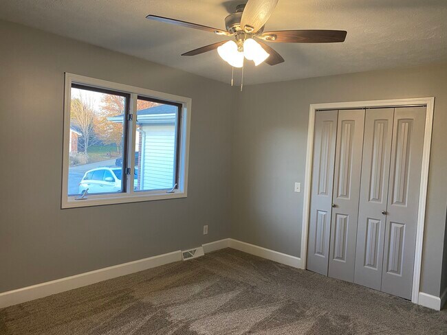 Building Photo - 4036 Oakbrook Ct