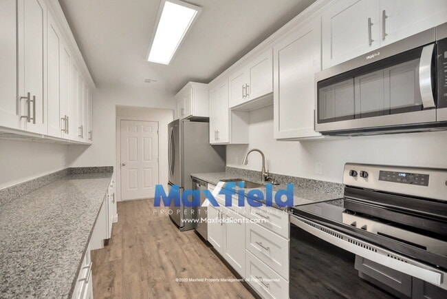 Building Photo - Pet Friendly Main Floor 3BD 2BA 2GA Unit Near Costco and High School
