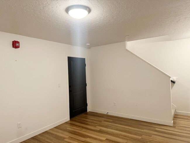 Building Photo - 359 N 700 W