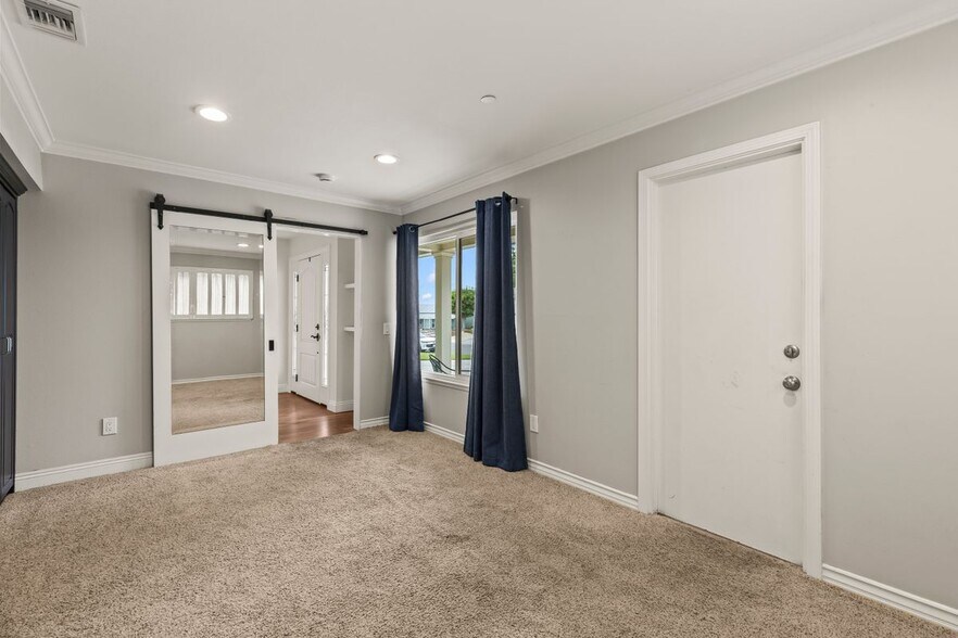 Building Photo - 1096 Canyon View Dr