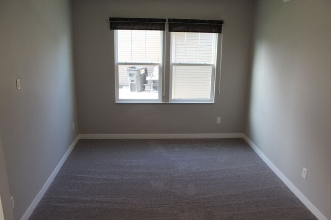 Building Photo - Spacious Move In Ready 5 BR in Avon!