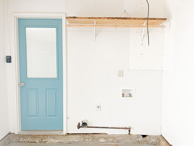 Building Photo - 3 Bed 1.5 Bath - Moore