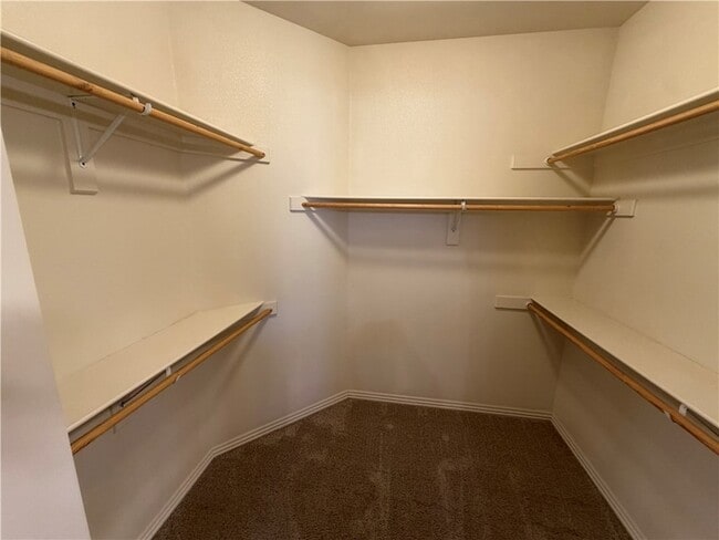Building Photo - 537 N Keats Dr