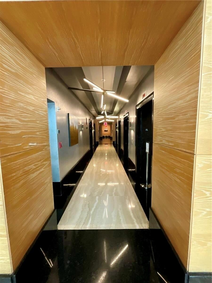 Building Photo - 950 Brickell Bay Dr