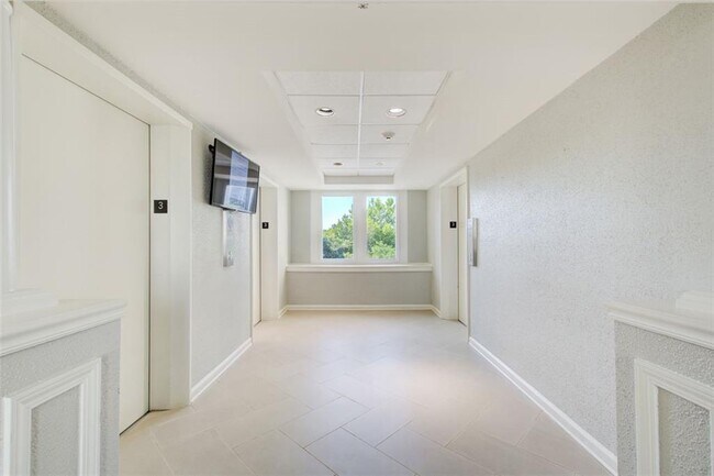 Building Photo - 2479 Peachtree Rd