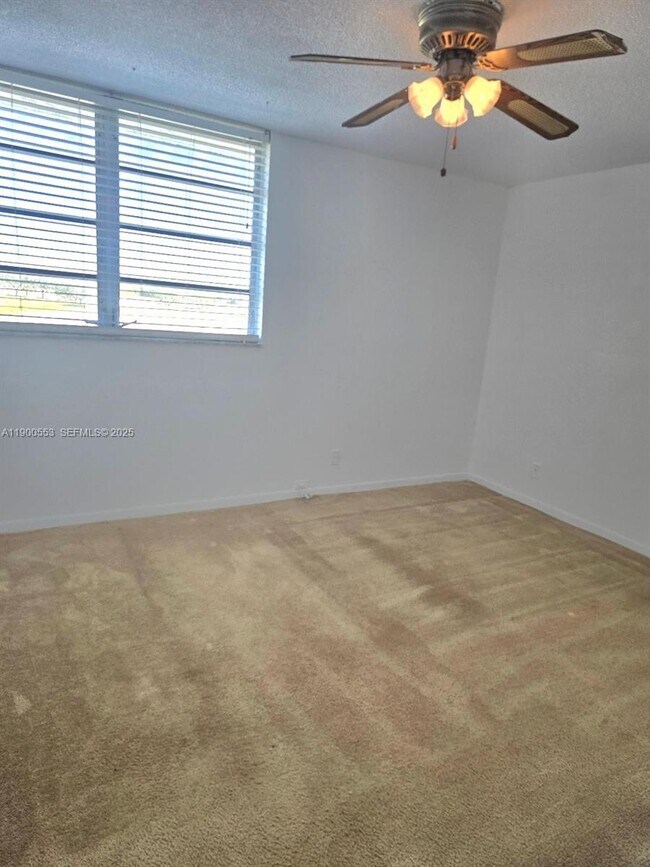 Building Photo - 2571 Aragon Blvd