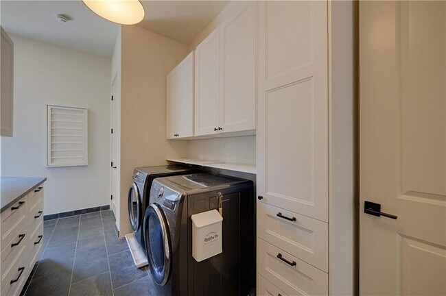 Building Photo - 3570 Knollwood Dr NW