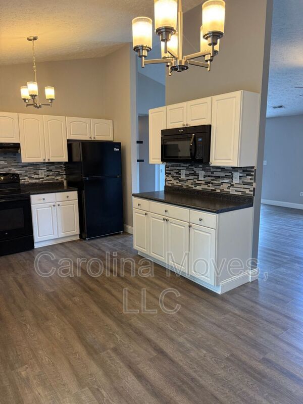 Building Photo - 600 Uneeda Ct