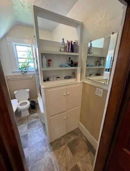 Building Photo - 722 Hutchins Ave