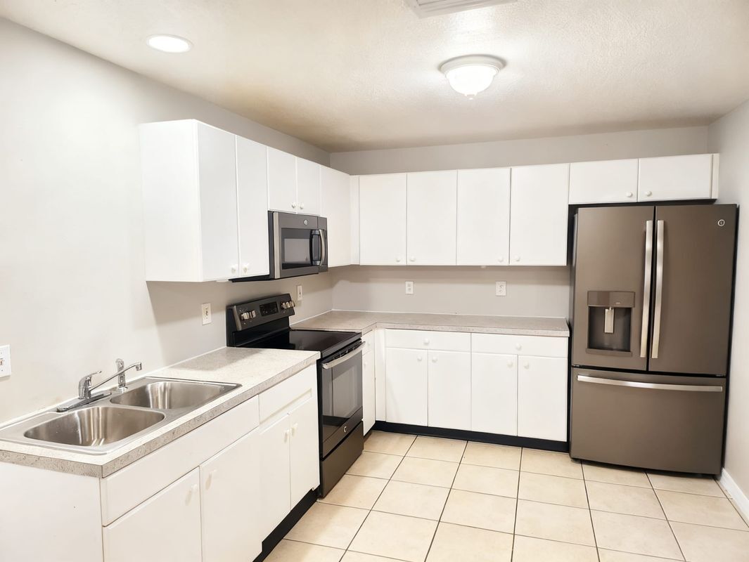 Building Photo - 1120 Harry Ave S