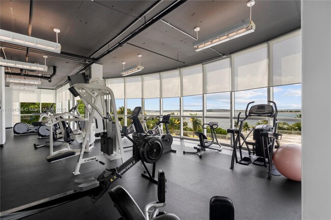 Building Photo - 2101 Brickell Ave