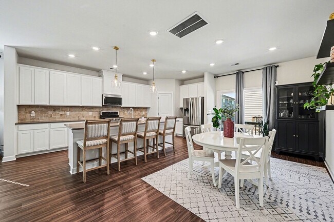 Building Photo - 4012 Yucca Aly