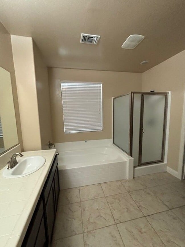 Building Photo - Move-In Ready: Elegant 4-Bedroom Home with Paid Solar in Gated Community