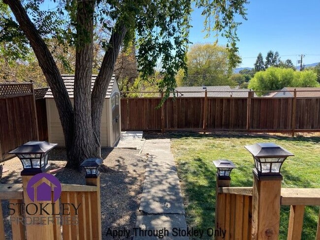 Building Photo - 2438 Upland Dr