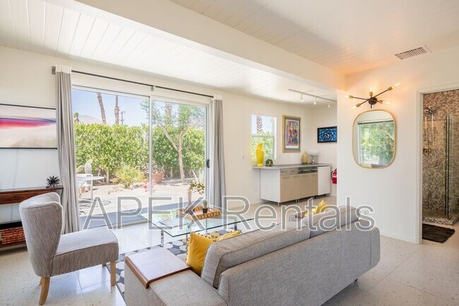 Building Photo - 2204 W Acacia Rd