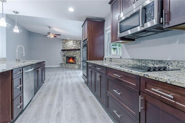 Building Photo - 2038 Crowley Cir W