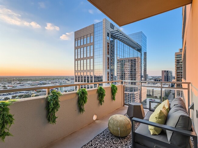 Building Photo - 2200 Victory Ave