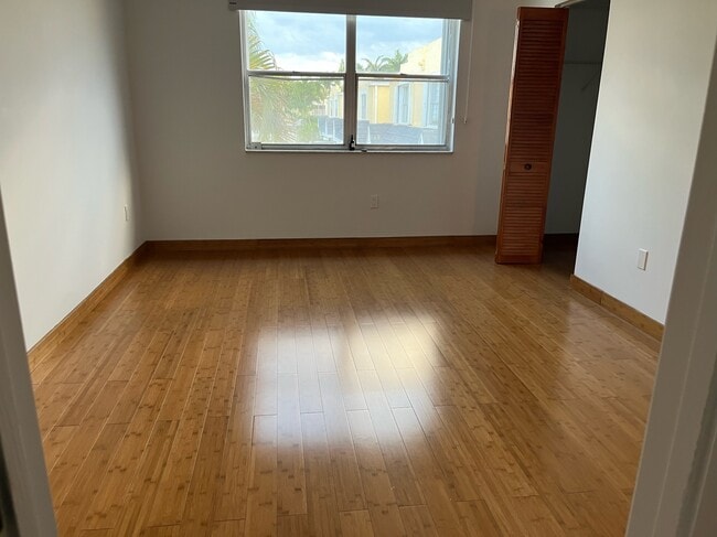 walk in closet on right - 4580 SW 68th Court Cir