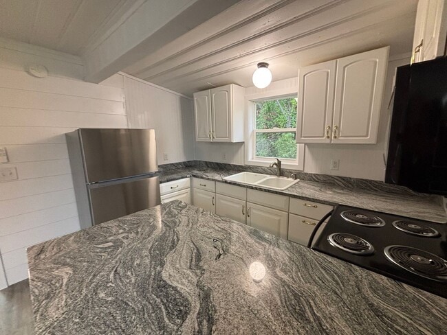 Building Photo - 109 W 14th St