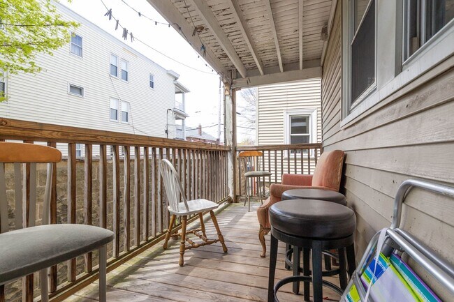 Building Photo - Brighton 4 Bed / 2 Bath – Spacious Layout – 9/1 Move-In