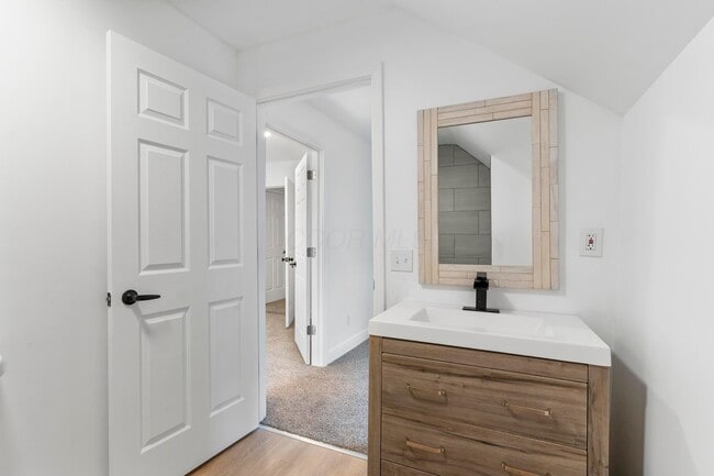 Building Photo - 89 Maple St