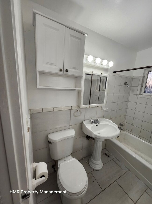 Building Photo - Beautiful remodel 3 bed 2 bath house