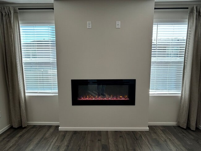 Building Photo - Brand New & Beautiful- 4 bed/2.5 ba + Loft, EV Garage Charging, Quartz Countertops, Fenced Yard!