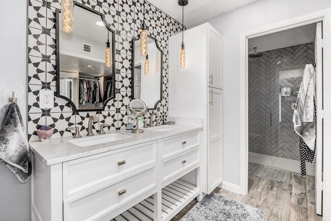 Building Photo - Total remodel in Santa Fe in McCormick Ranch