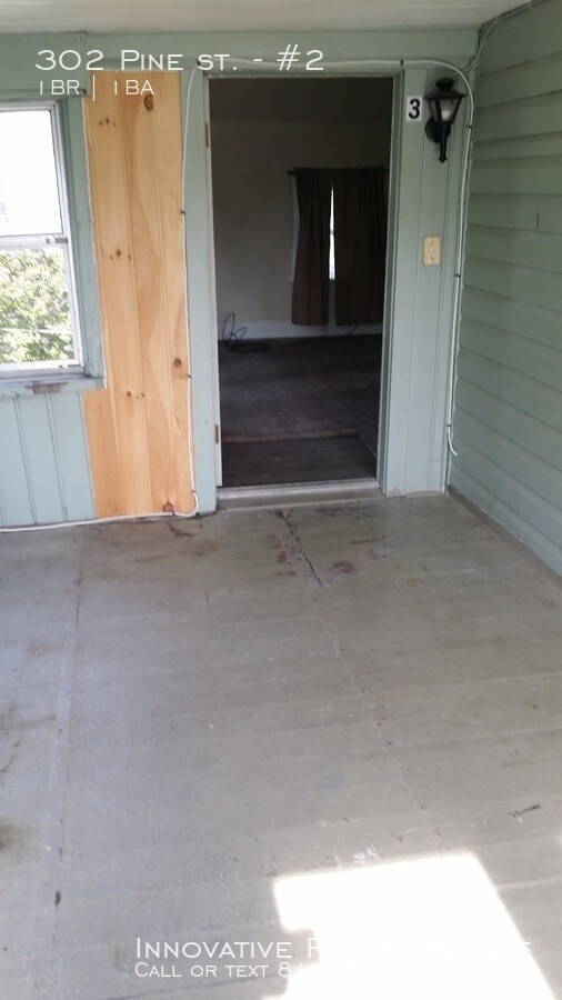 Building Photo - 302 Pine St