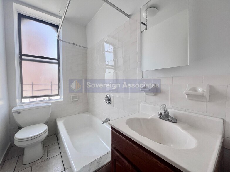 Building Photo - 55 Ellwood St
