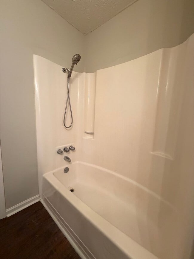 Building Photo - Nice 3/1.5 House in Silver Creek- $1,295
