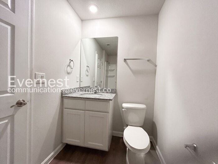 Building Photo - 17 Riverside Ln