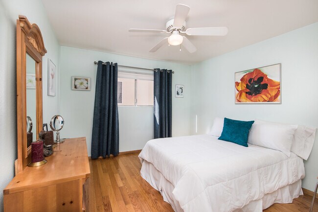 Building Photo - Remodeled 2 BEDROOM/2 BATH in the Heart of...
