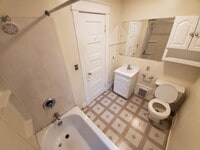 Building Photo - AVAILABLE JUNE - Great 3 Bed 1.5 Bath Near Portland Square