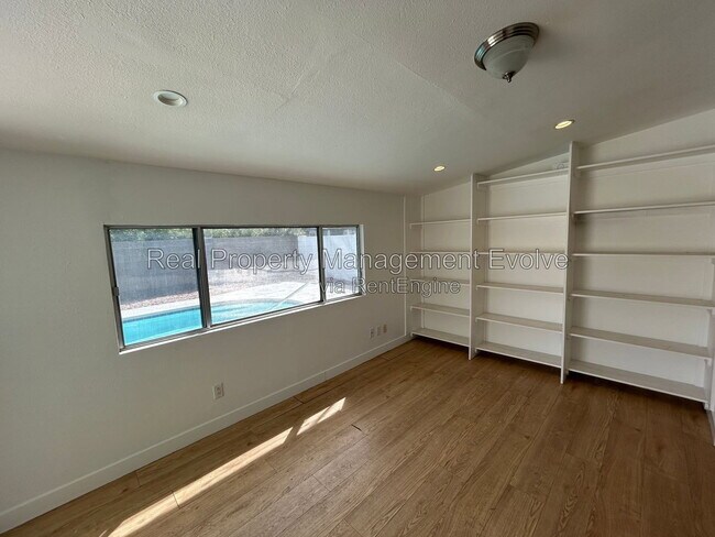 Building Photo - 8631 E Jackrabbit Rd