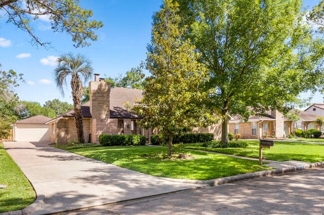 Building Photo - 14014 Briar Pl Dr