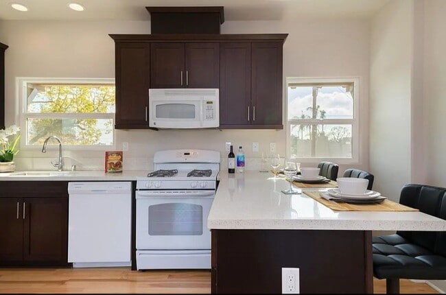 Building Photo - Top floor Canyon View in Normal Heights. E...